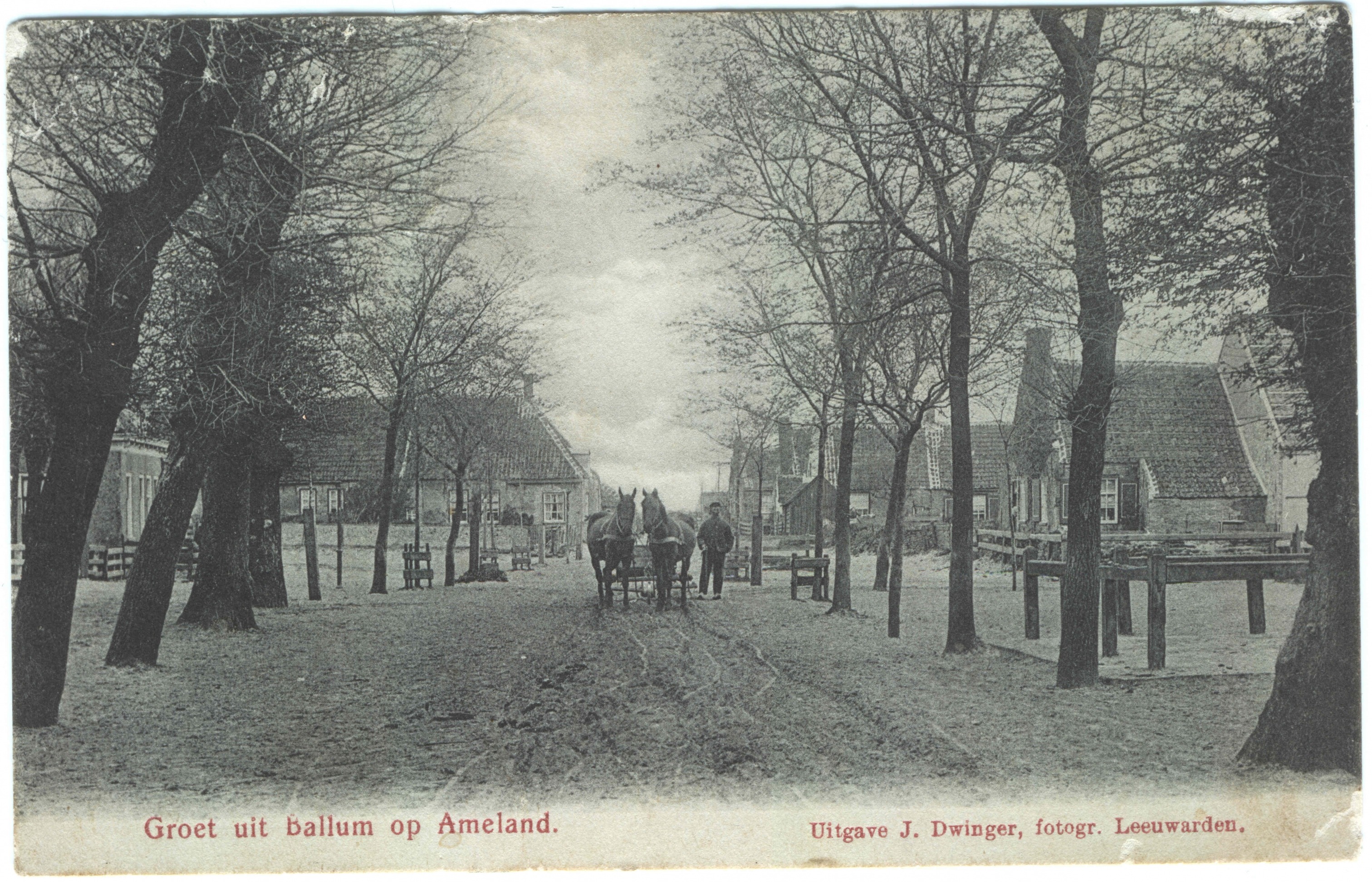 Ballum met onverharde weg