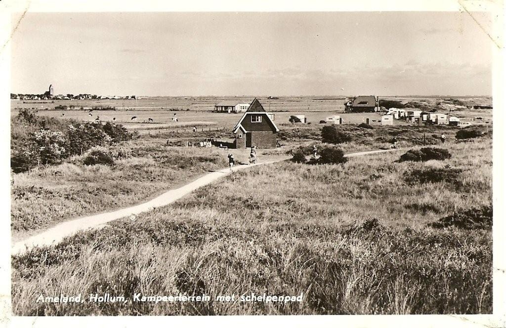 Kampeerterrein met schelpenpad