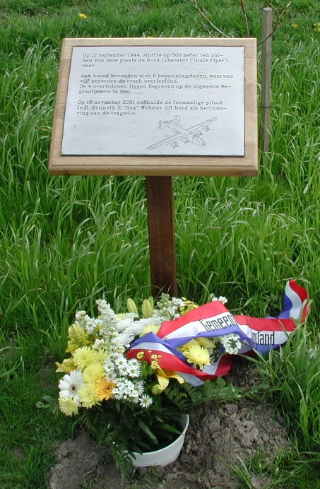 Monument ter herdenking van de vliegtuigcrash in de polder bij Ballum op Ameland