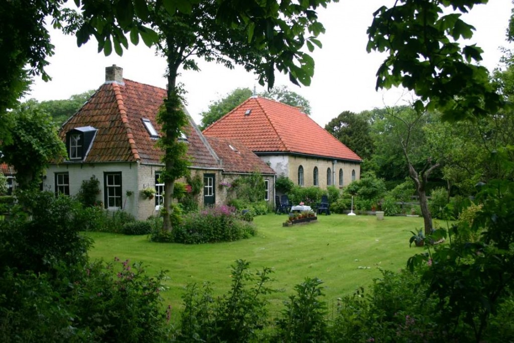 doopsgezinde kerk vanaf Burg Walda