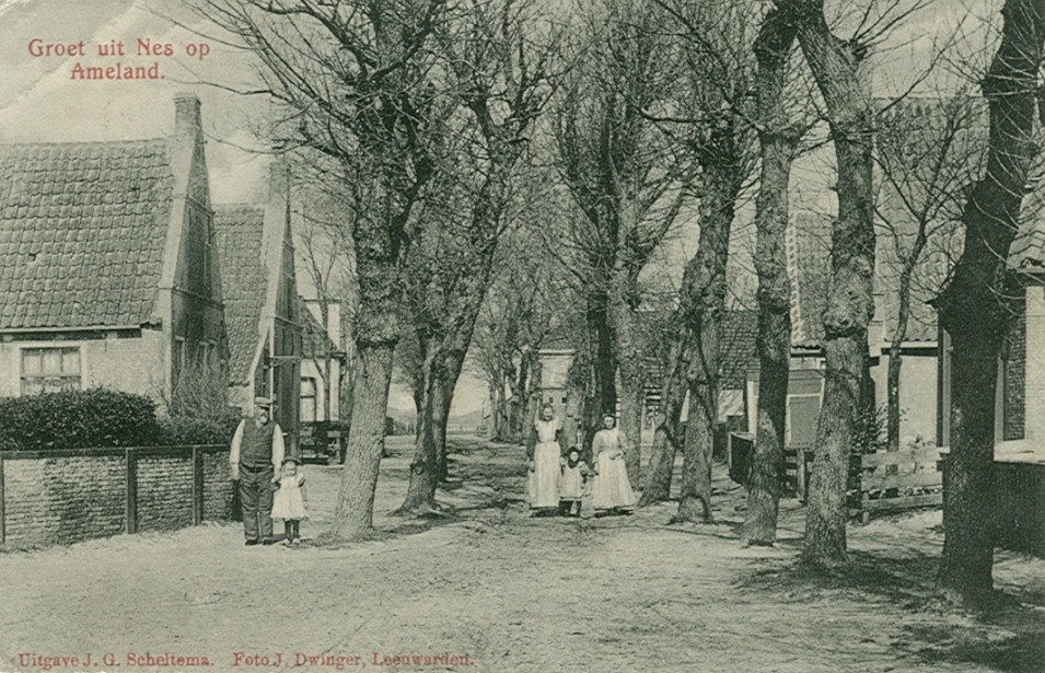 familie op onverharde weg