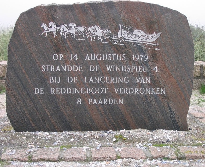 Monument voor de verdronken paarden op ameland