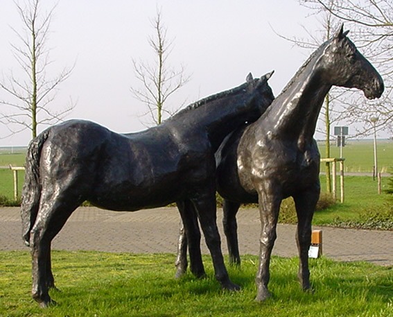 paardenstandbeeld